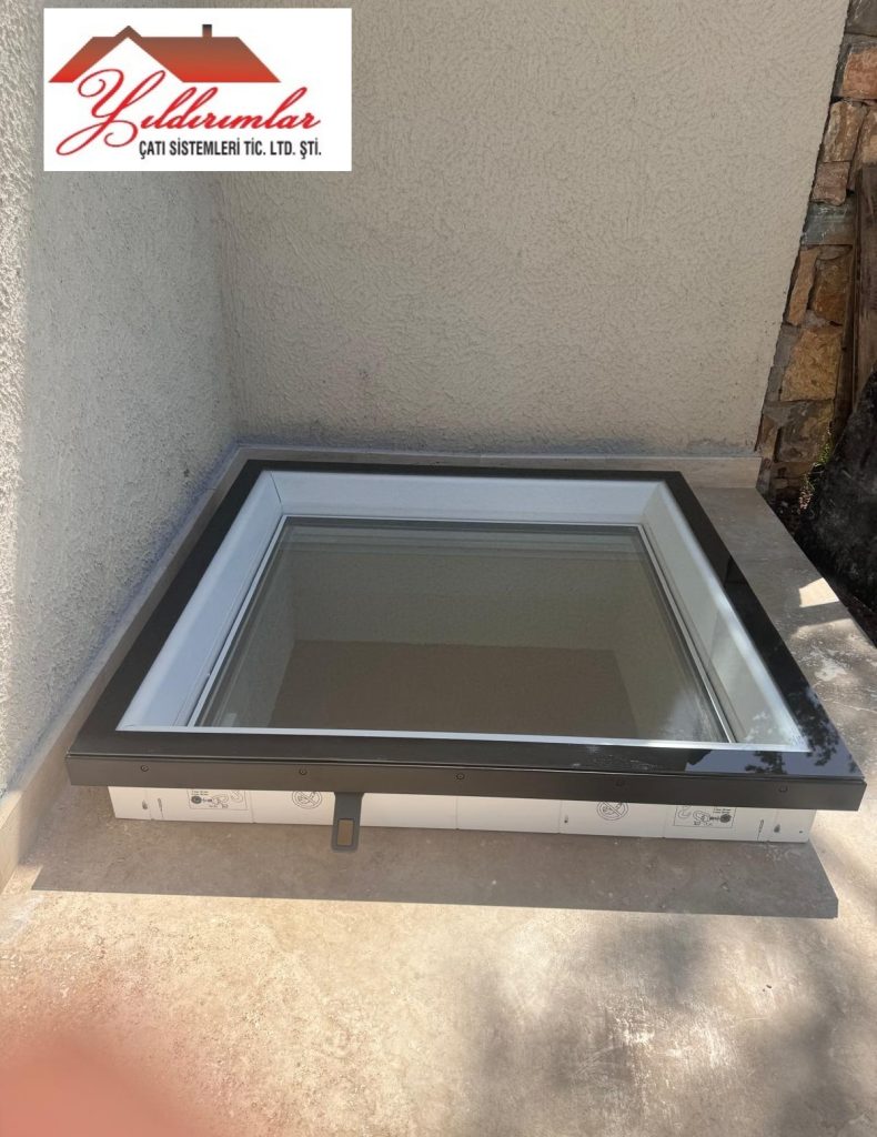 Karavan Çatı Penceresi